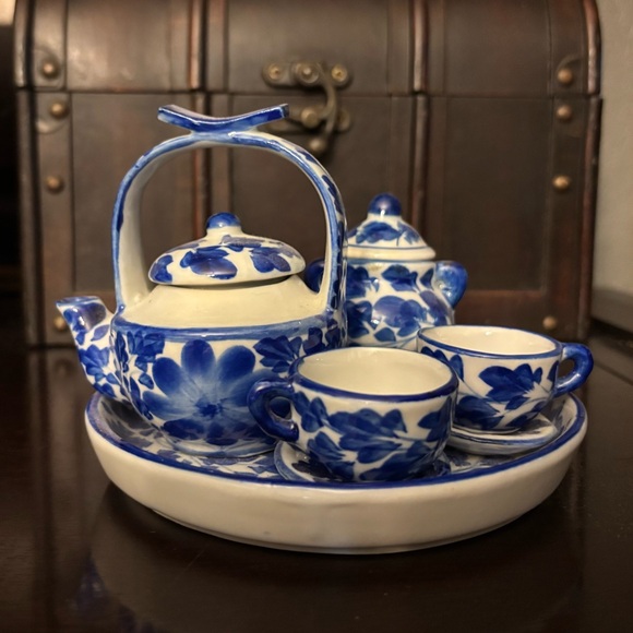 Blue Floral Tea Set - Picture 2 of 13